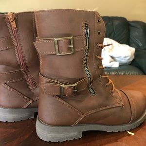 Combat Style Boots. Size 6.